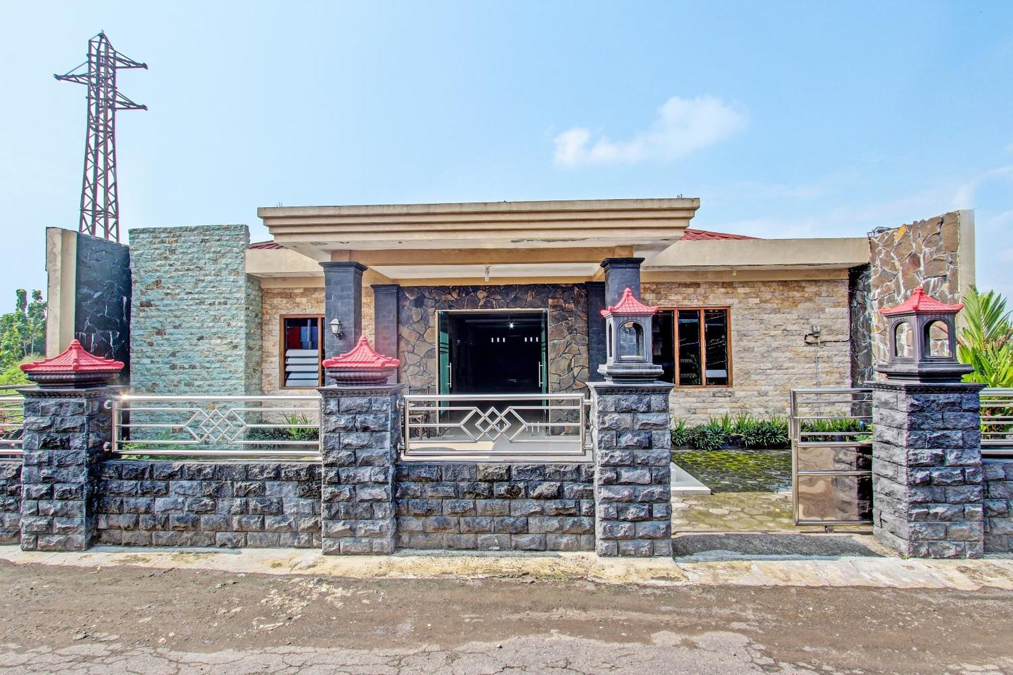 Oyo 91353 Hotel Surya Andesa Klaten Esterno foto